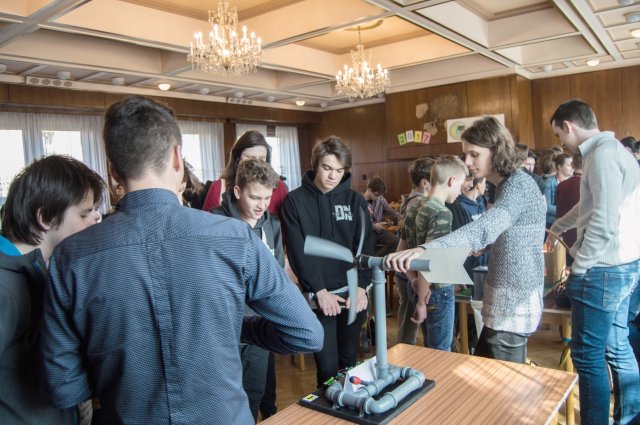 praca_studentov_veterna_ elektraren